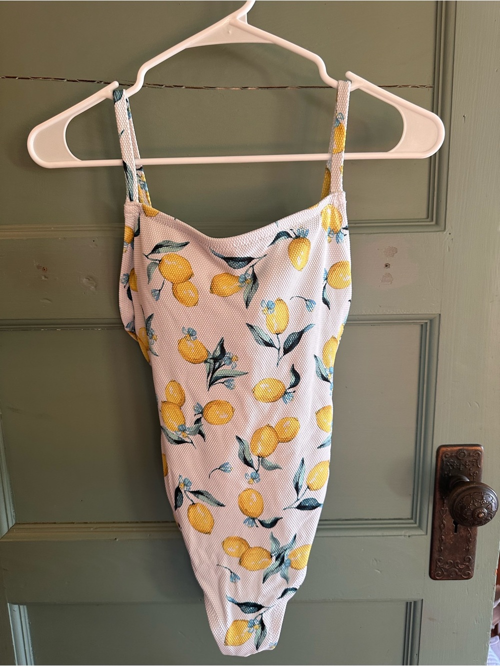 Jessica Simpson’s Women’s Lemon Print White One-Piece Swim / Bodysuit (S)